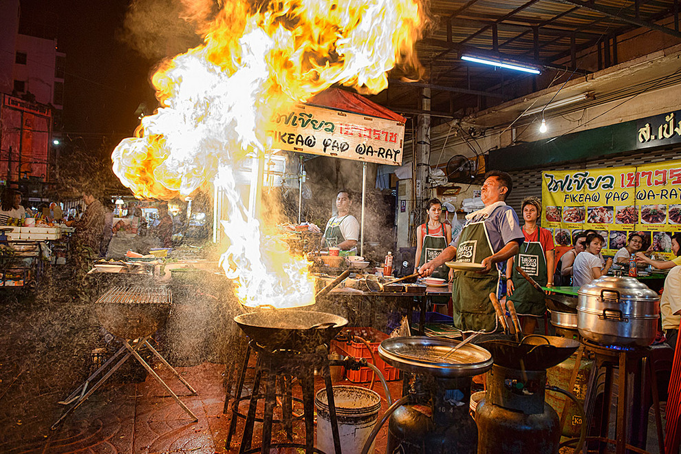 16 Tell-Tale Signs Of A Bangkok Foodie